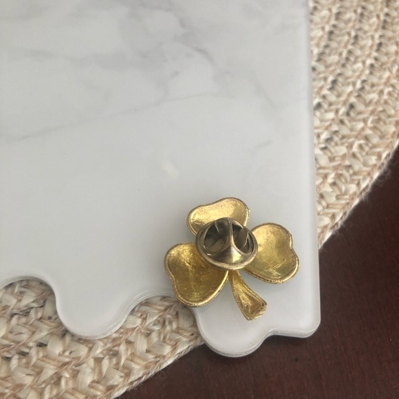 Vintage Clover Pin. - Picture 2 of 3